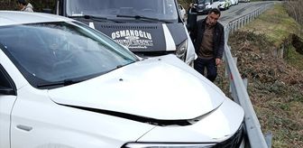 Trabzon'da öğrenci servisi ile otomobilin karıştığı kaza anı kamerada