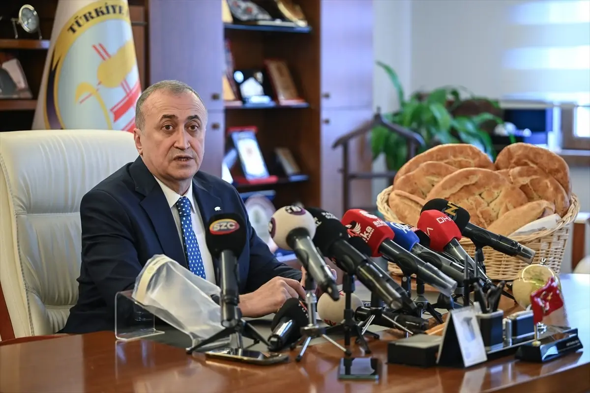 Türkiye Fırıncılar Federasyonu Başkanı Balcı'dan ramazan pidesi ve ekmek fiyatlarına ilişkin açıklama Açık...