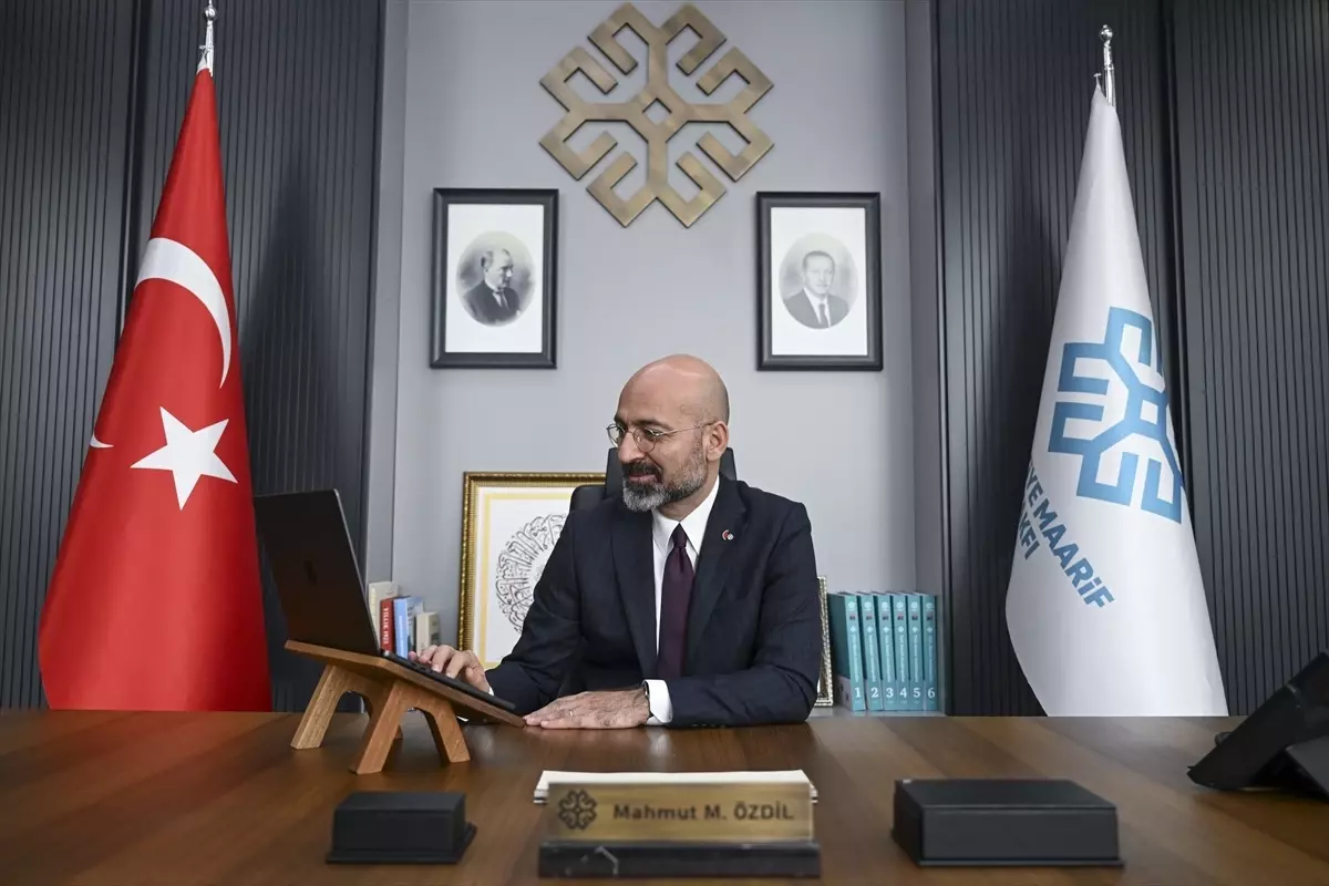 Türkiye Maarif Vakfı Başkanı Özdil, AA'nın 'Yılın Kareleri' oylamasına katıldı