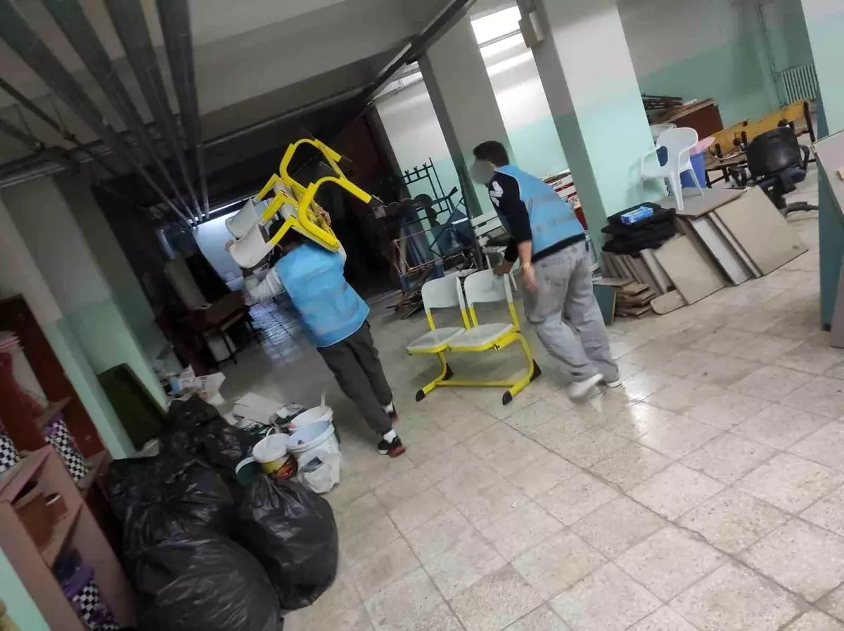 Yükümlüler ara tatilde 6 okulu temizledi