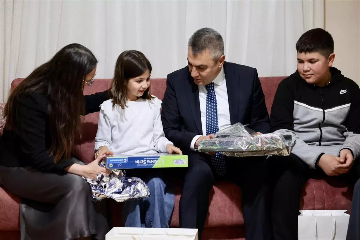 6 ŞUBAT DEPREMLERİNİN ÜÇÜNCÜ YILI - Enkazdan 72 saat sonra anne kucağında çıkan Hazal'ın umre hayali gerçe...