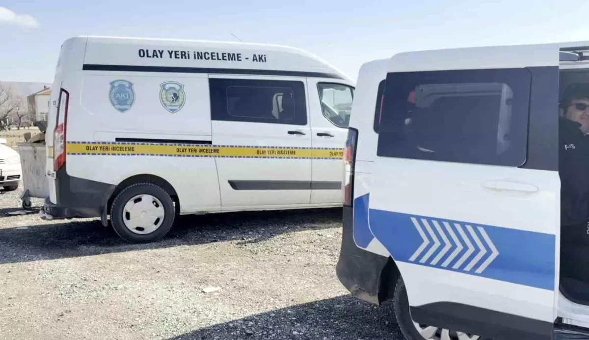 Aksaray'da çatıdan düşen işçi ağır yaralandı