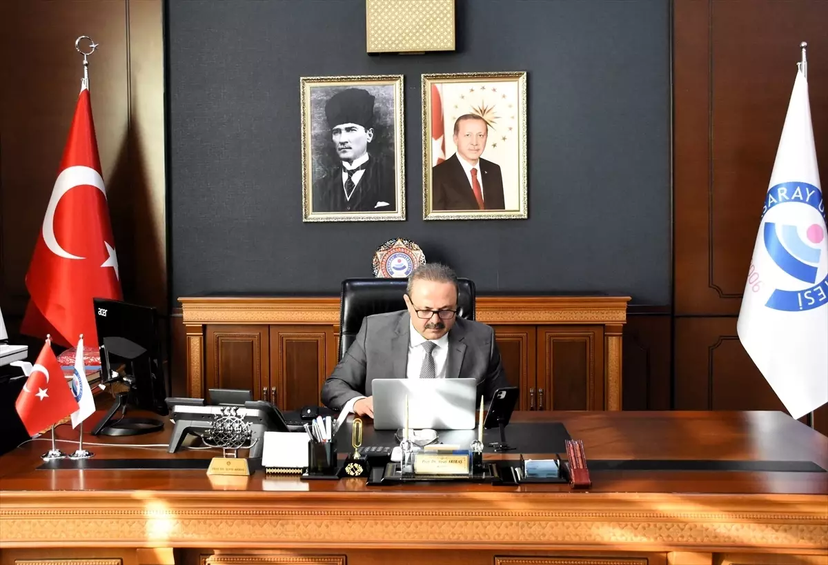 Aksaray Üniversitesi Rektörü Prof. Dr. Arıbaş, AA'nın 'Yılın Kareleri' oylamasına katıldı