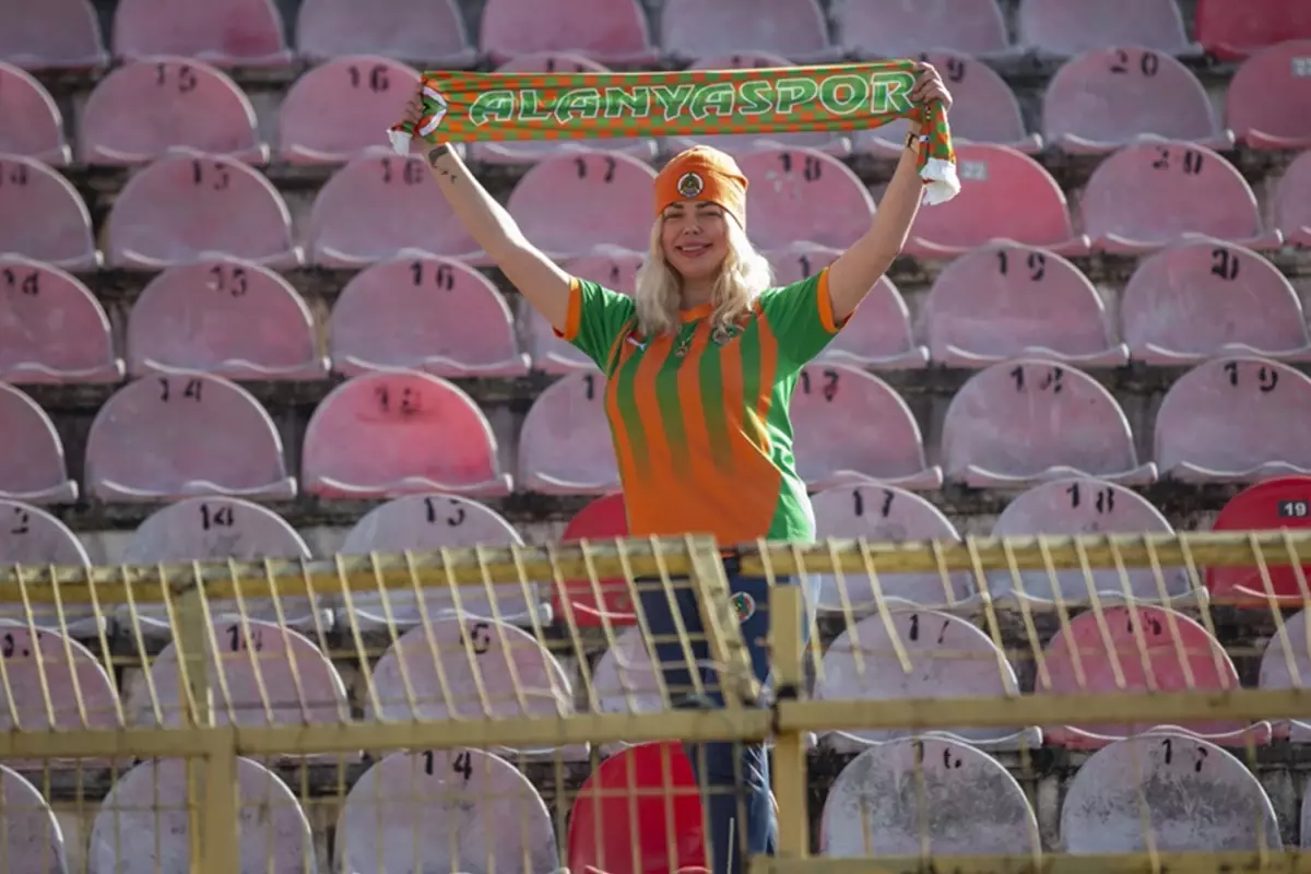 Alanyaspor'u tek başına destekledi! Kaç km yol gittiğini duyanlar hayret ediyor