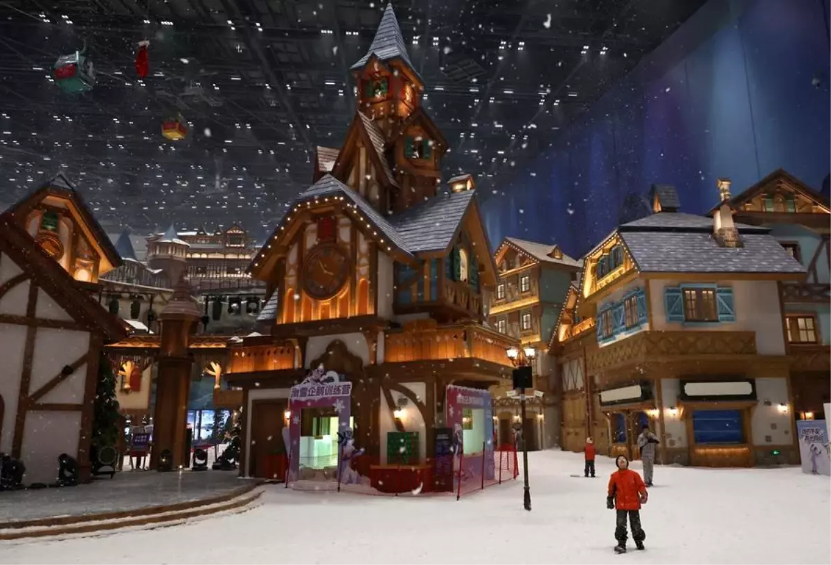 Albüm: Shanghai'daki Kapalı Buz ve Kar Dünyası Ziyaretçilerden Yoğun İlgi Görüyor