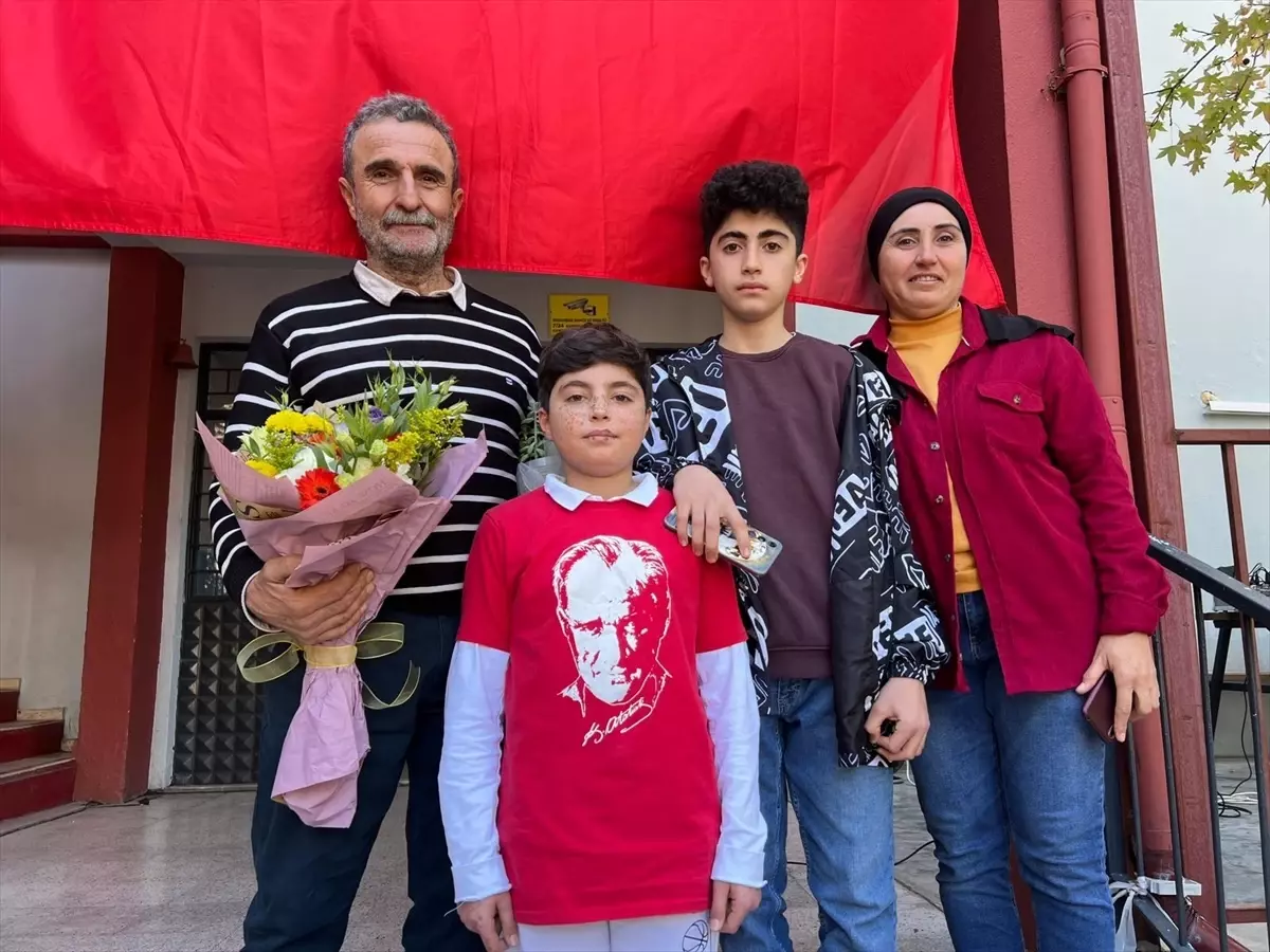 Antalya'da lösemiyi yenen çocuk için gökyüzüne balonlar bırakıldı