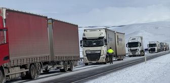 Ardahan'da buzlanma nedeniyle yolda kalan 16 tır kurtarıldı
