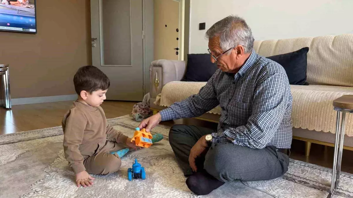 Bakan Kurum'un hikayesini paylaştığı dede ve torun deprem anlarını anlattı