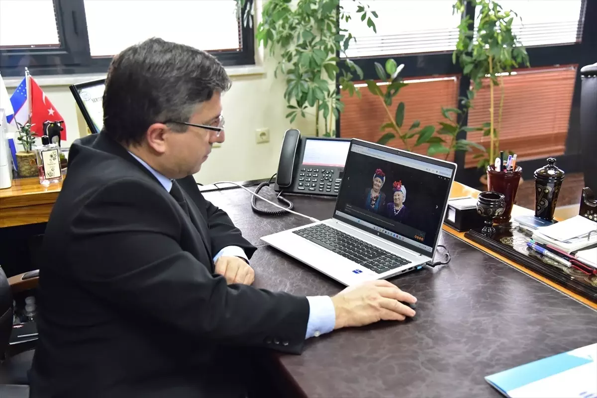 Balıkesir Üniversitesi Rektörü Oğurlu, AA'nın 'Yılın Kareleri' oylamasına katıldı