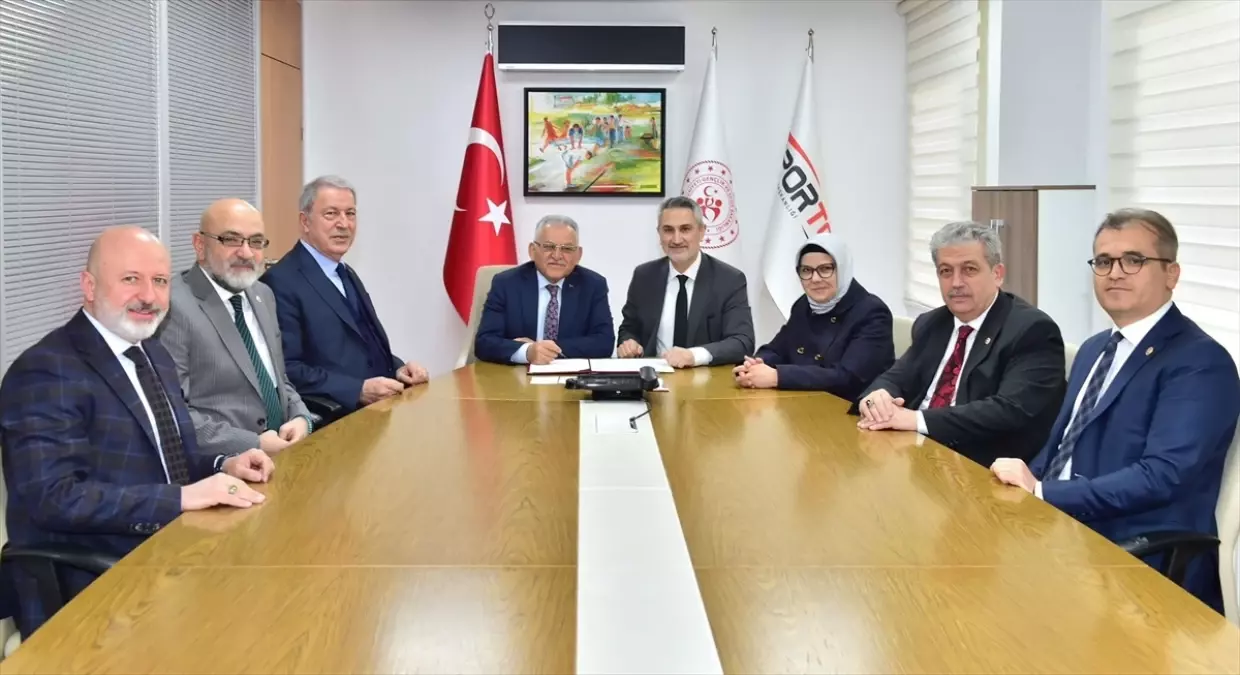 Başkan Büyükkılıç, kentin spor altyapısını güçlendirecek protokolü imzaladı