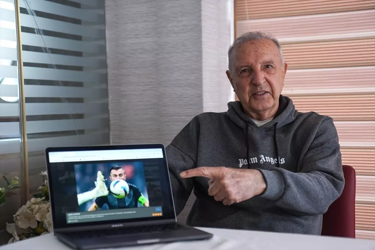 Beşiktaş'ın eski teknik direktörlerinden Rasim Kara, AA'nın "Yılın Kareleri" oylamasına katıldı