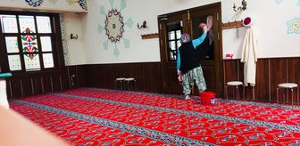 Beypazarı'da belediye ekipleri Ramazan öncesi camilerde temizlik çalışması yapıyor