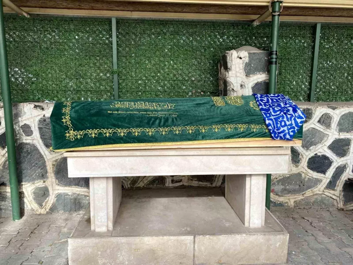 Bursa'da kalp krizi geçiren lise öğrencisi son yolculuğuna uğurlandı