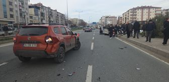 Bursa'da otomobile çarpan motosikletteki iki kişi yaralandı