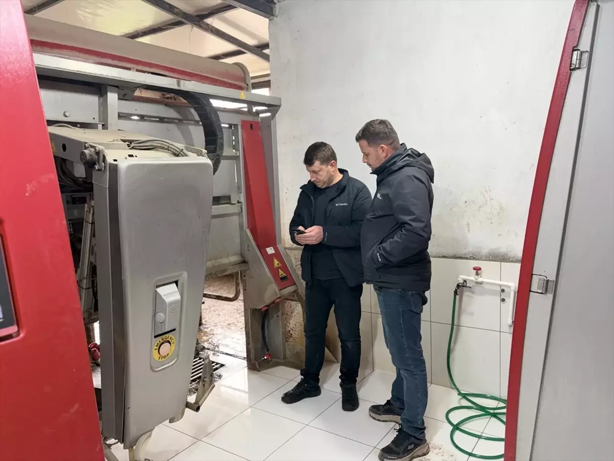 Çanakkale'de veteriner hekim yapay zeka destekli süt çiftliği kurdu