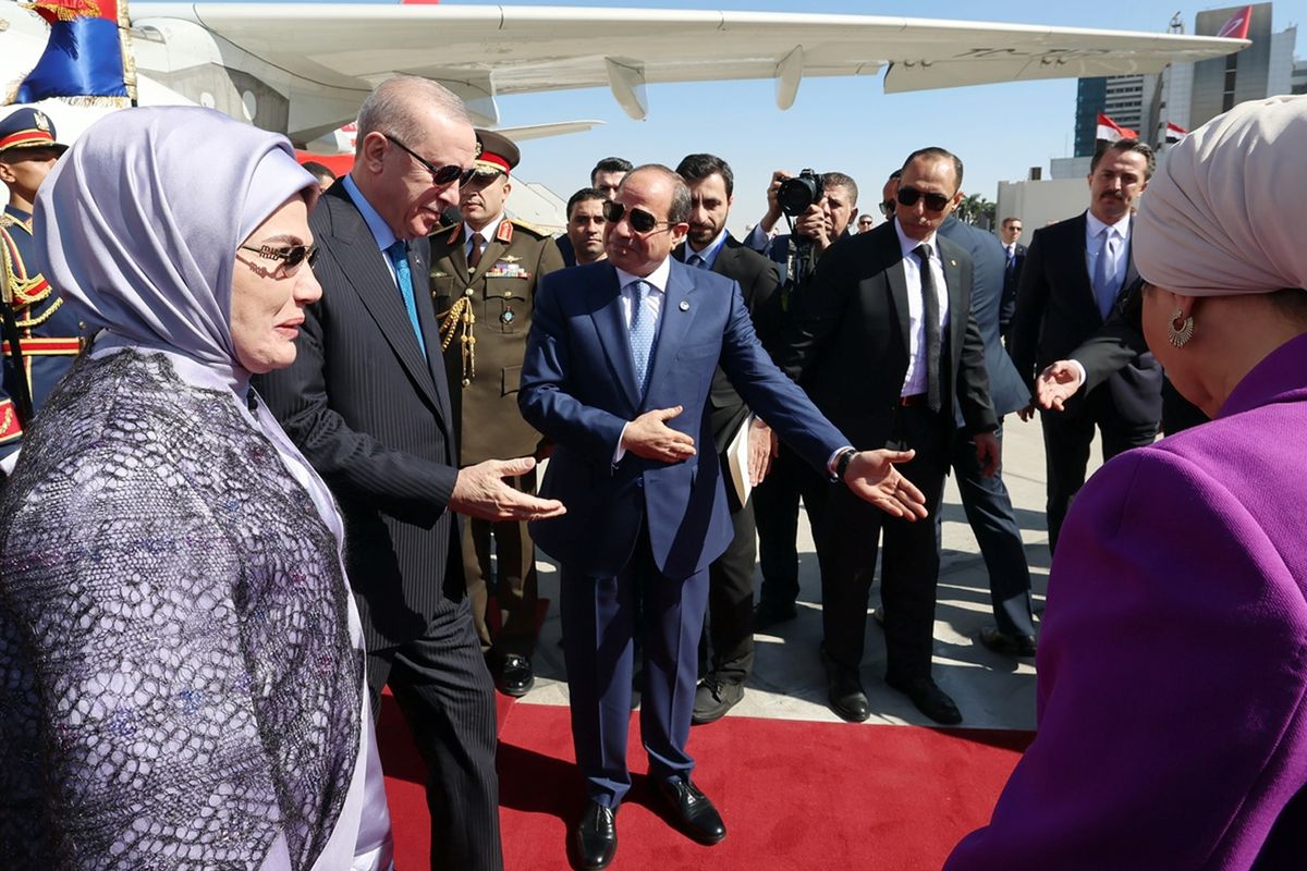 Cumhurbaşkanı Erdoğan Mısır'da! Sisi, kırmızı halıda karşıladı