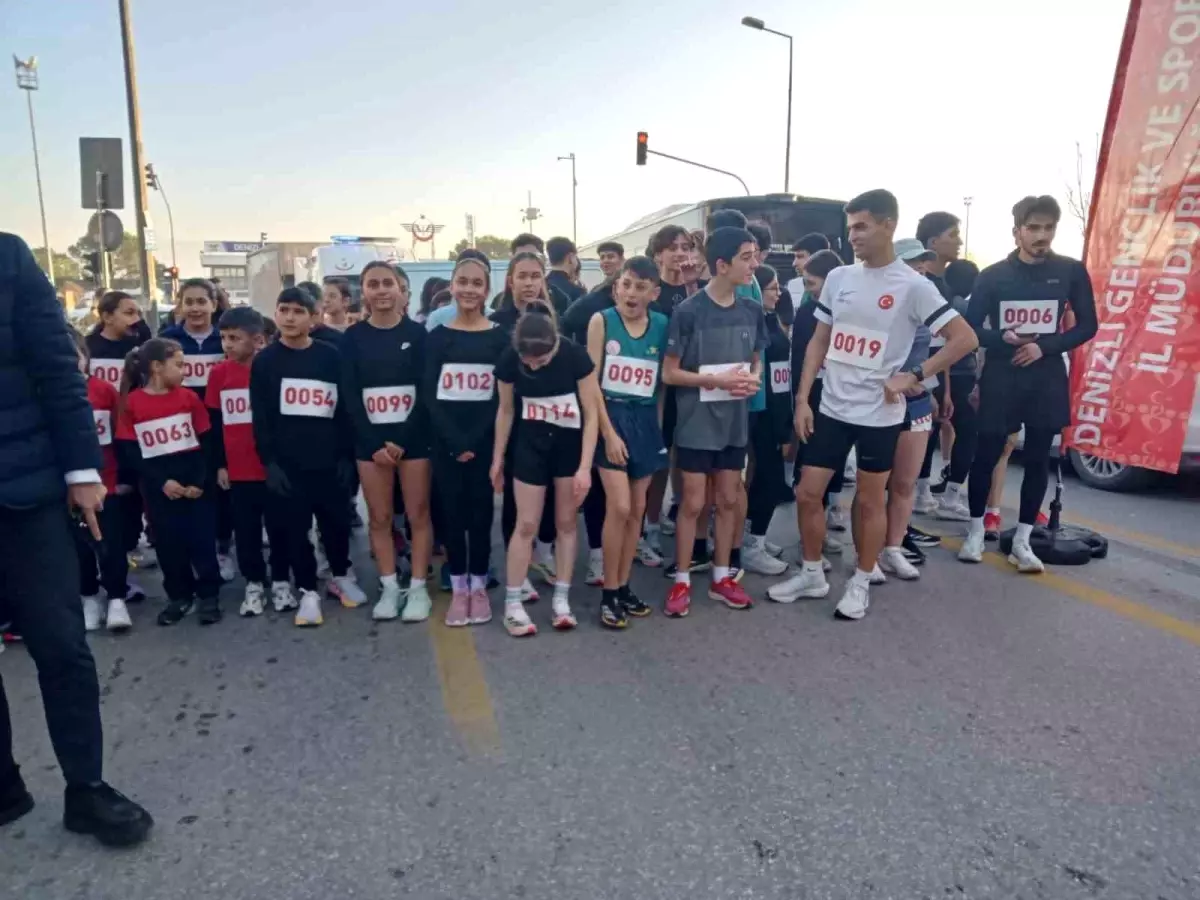 Denizli'de Atatürk Yol Koşusu Düzenlendi