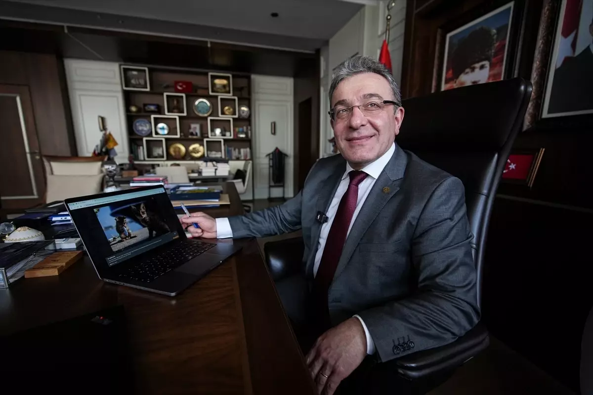 Dokuz Eylül Üniversitesi Rektörü Yılmaz, AA'nın 'Yılın Kareleri' oylamasına katıldı