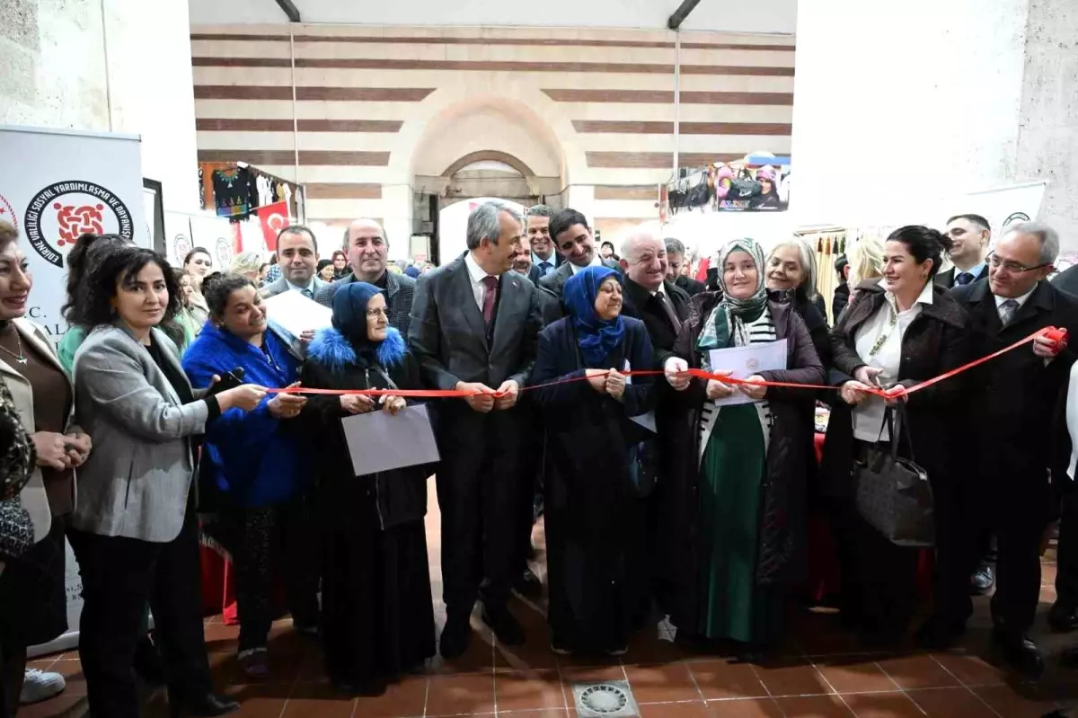 Edirne'de kadınların el emeği göz nuru ürünleri görücüye çıktı