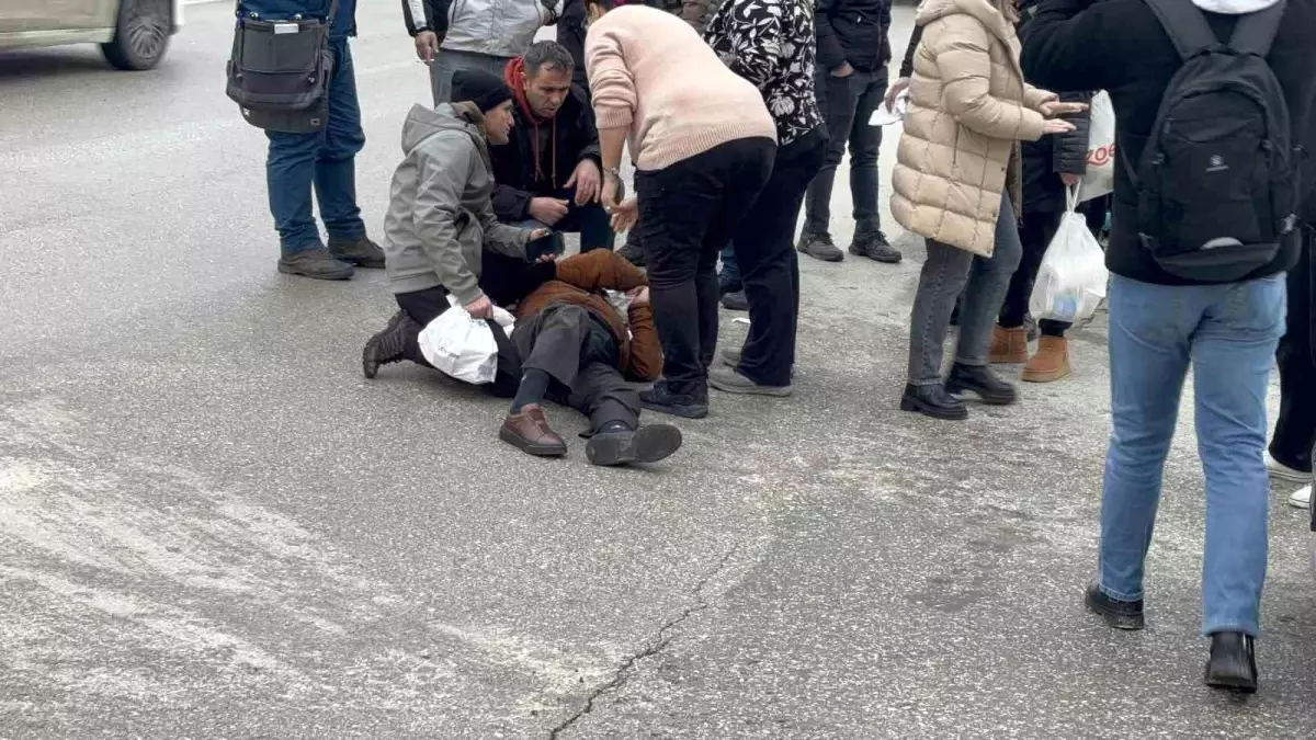 Edirne'de motosikletin yaşlı adama çarpması kamerada