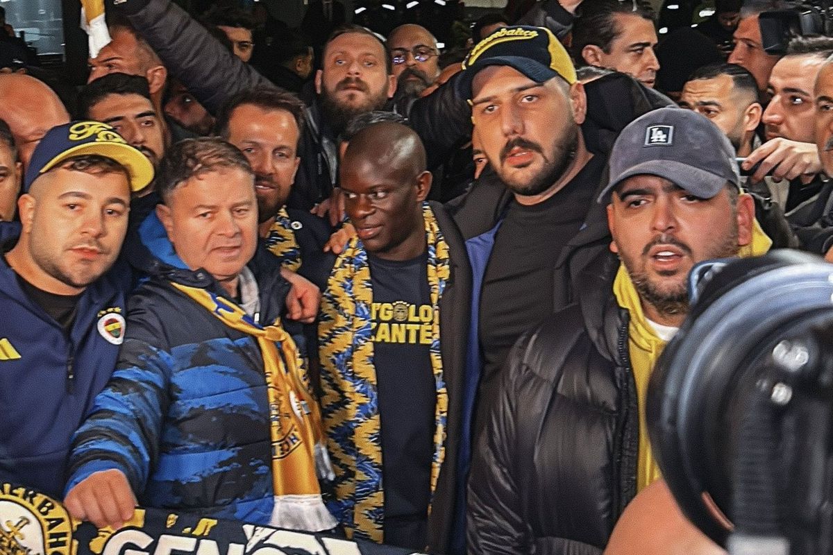 Fenerbahçe'nin yeni transferi Kante, İstanbul'a geldi