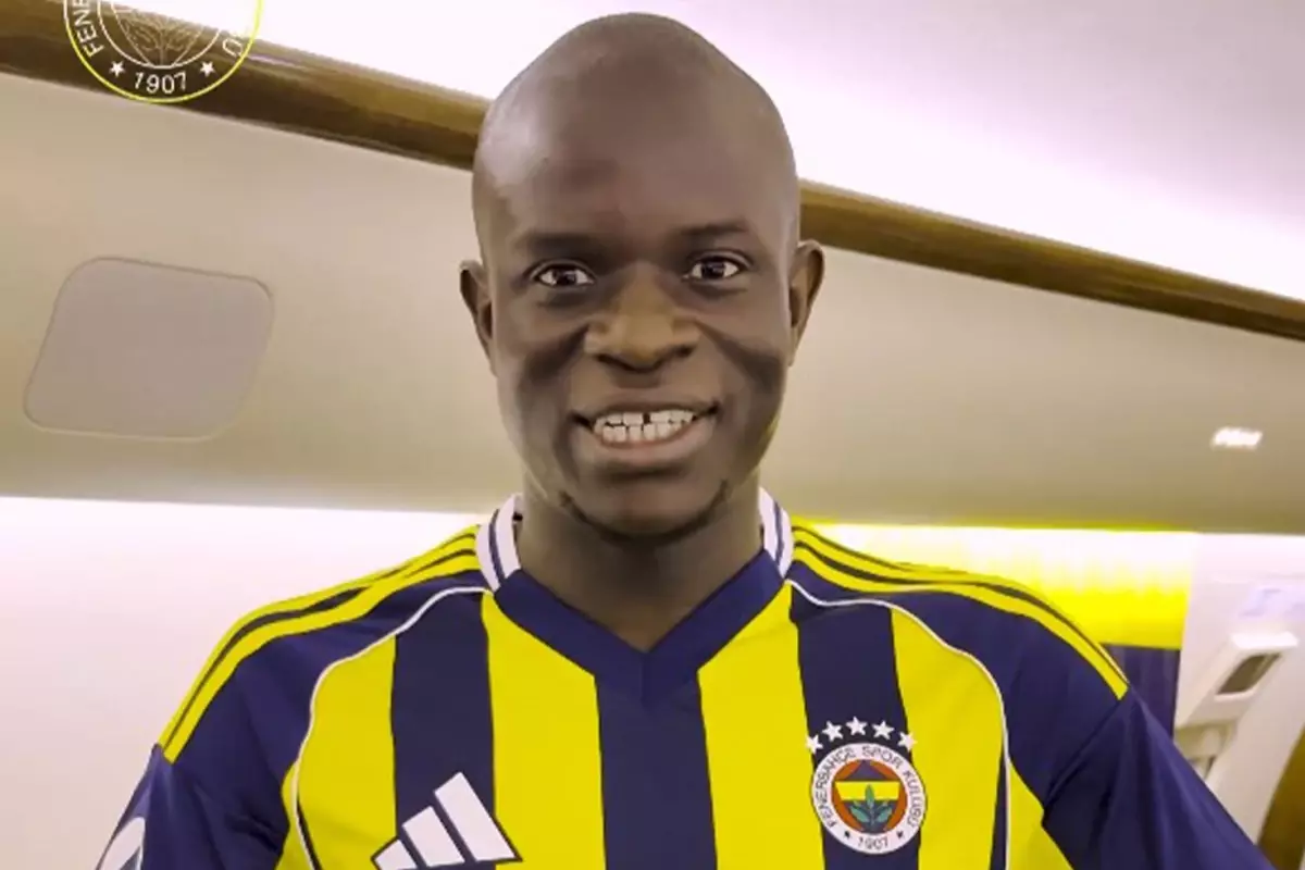 Fenerbahçe'nin yeni transferi Kante, İstanbul'a geldi