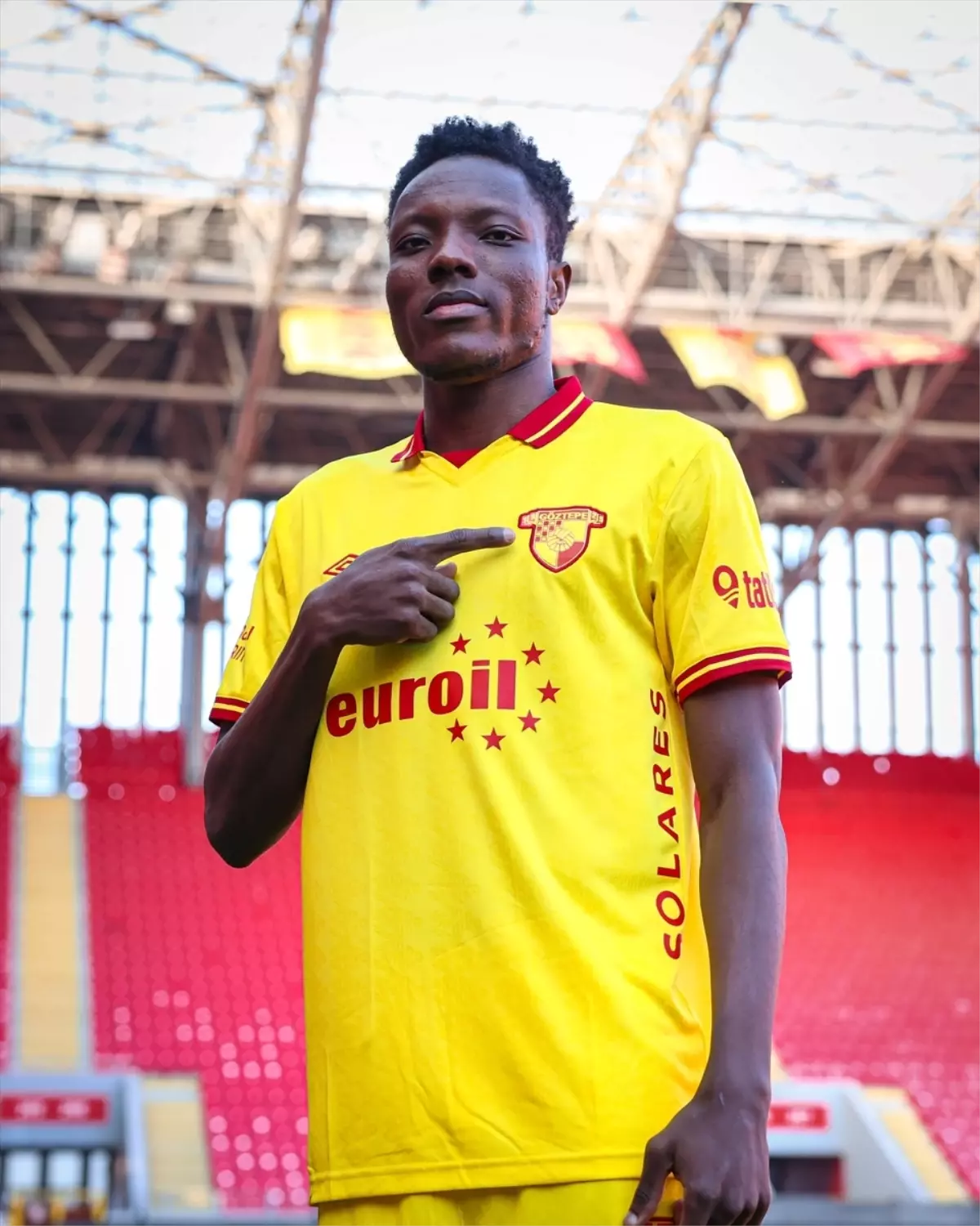 Göztepe, Ganalı orta saha Musah Mohammed'i transfer etti