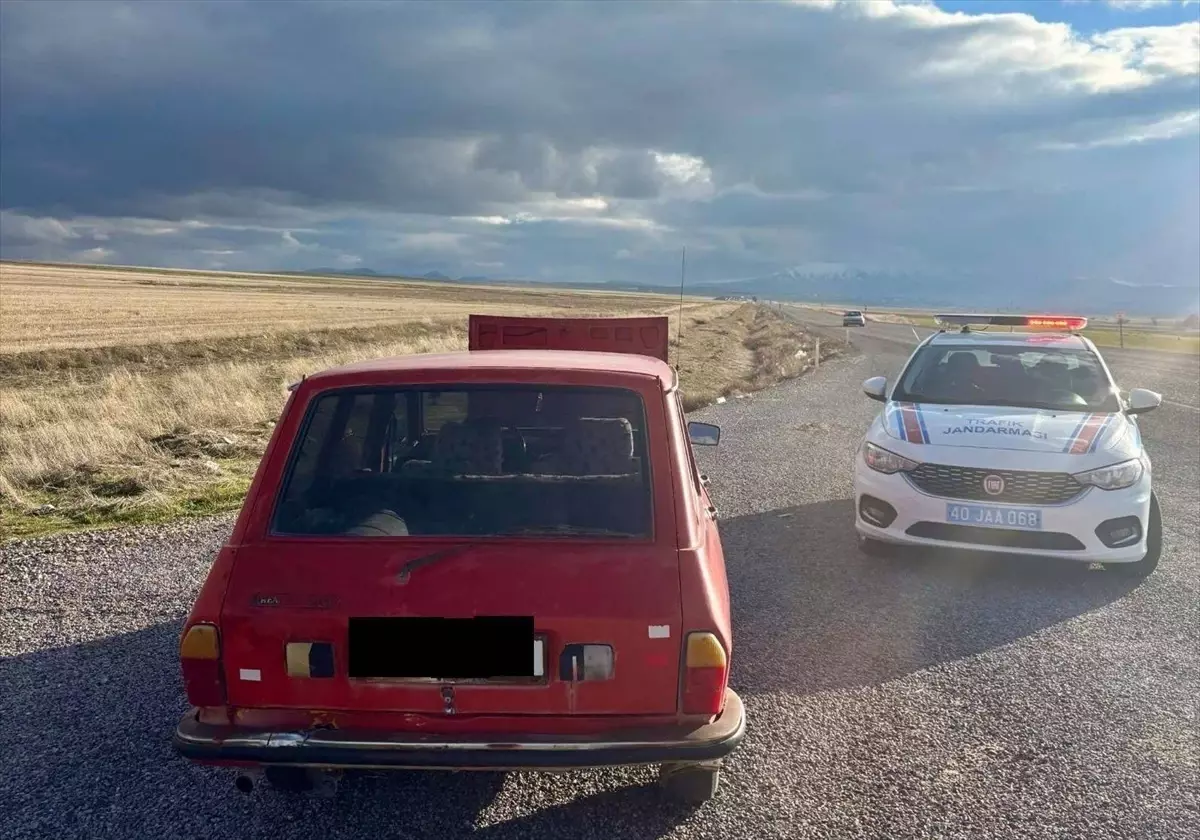 Kırşehir'de jandarma ekipleri çalınan aracı buldu