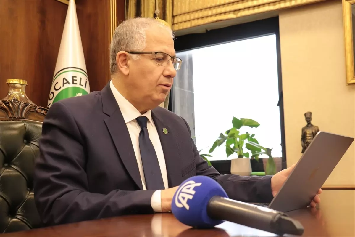 Kocaeli Üniversitesi Rektörü Cantürk, AA'nın "Yılın Kareleri" oylamasına katıldı