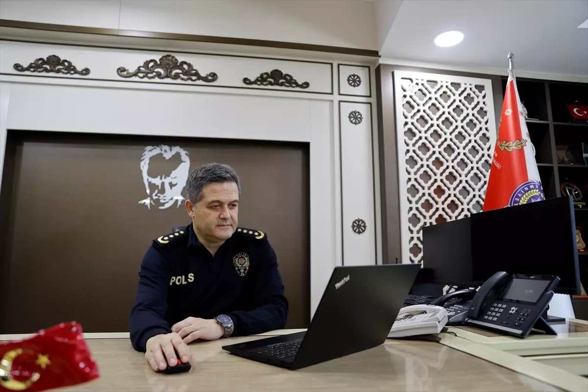 Malatya İl Emniyet Müdürü Ay, AA'nın "Yılın Kareleri" oylamasına katıldı