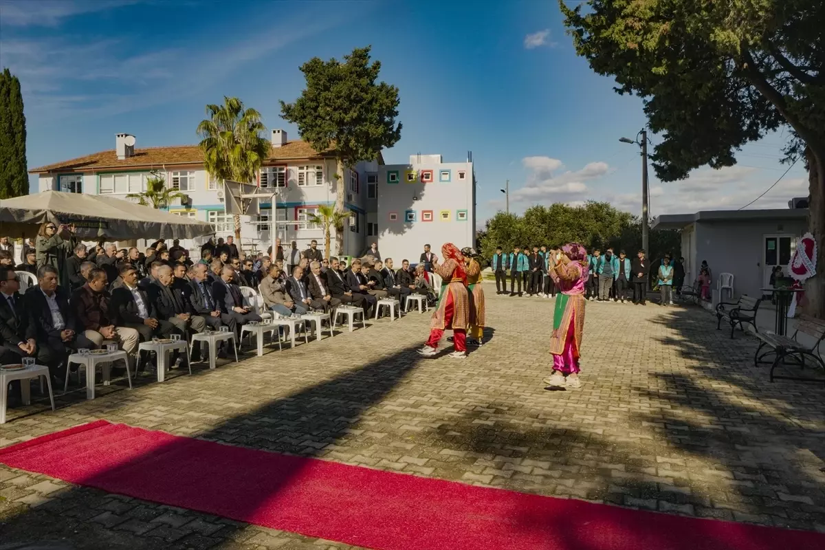 Manavgat'taki bir okula hayırsever desteğiyle kütüphane yapıldı