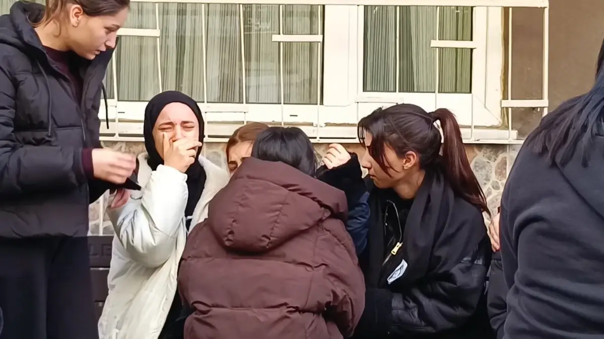 Öğrenci Rabia Akyüz'ü Gözyaşlarıyla Uğurladılar