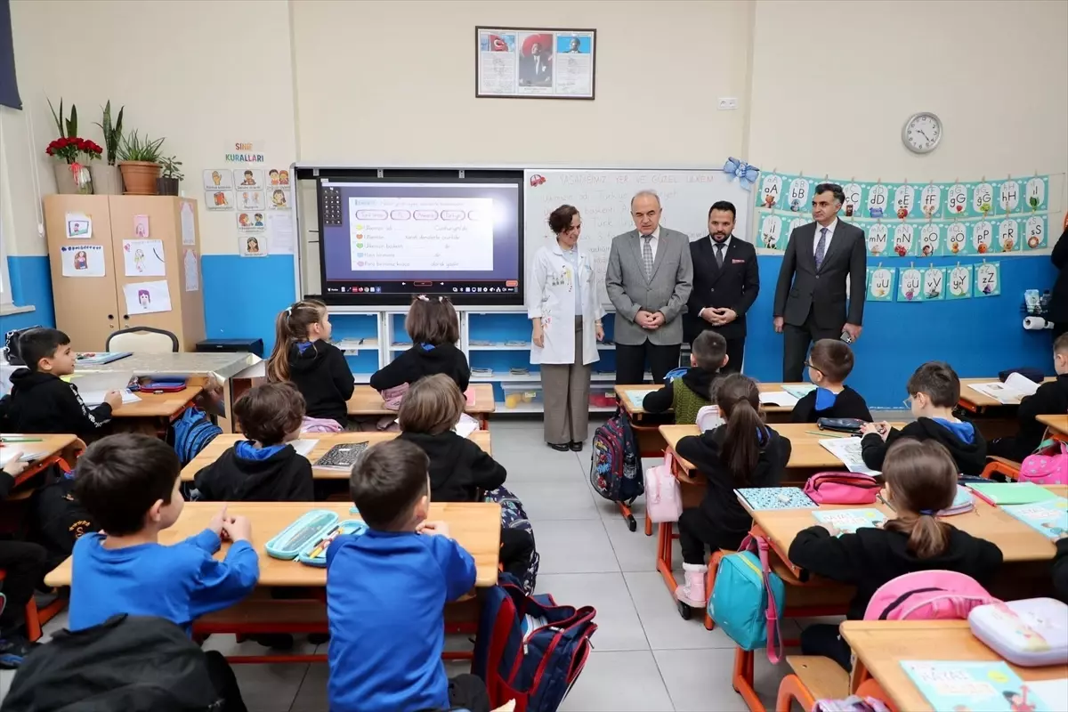 Ordu Valisi Erol öğrencinin daveti üzerine sınıfını ziyaret etti