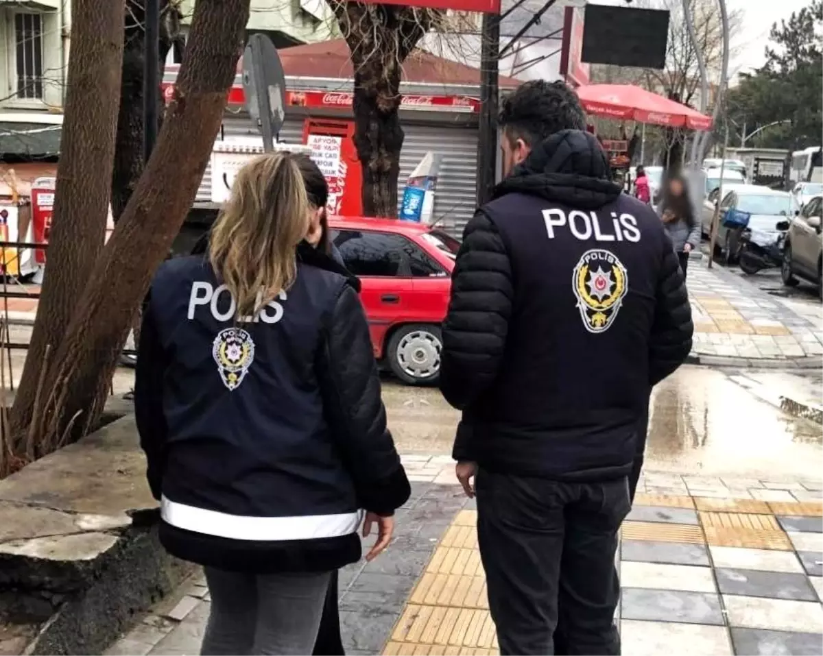 Polisten öğrencilerin yoğun olduğu bölgelerde denetim