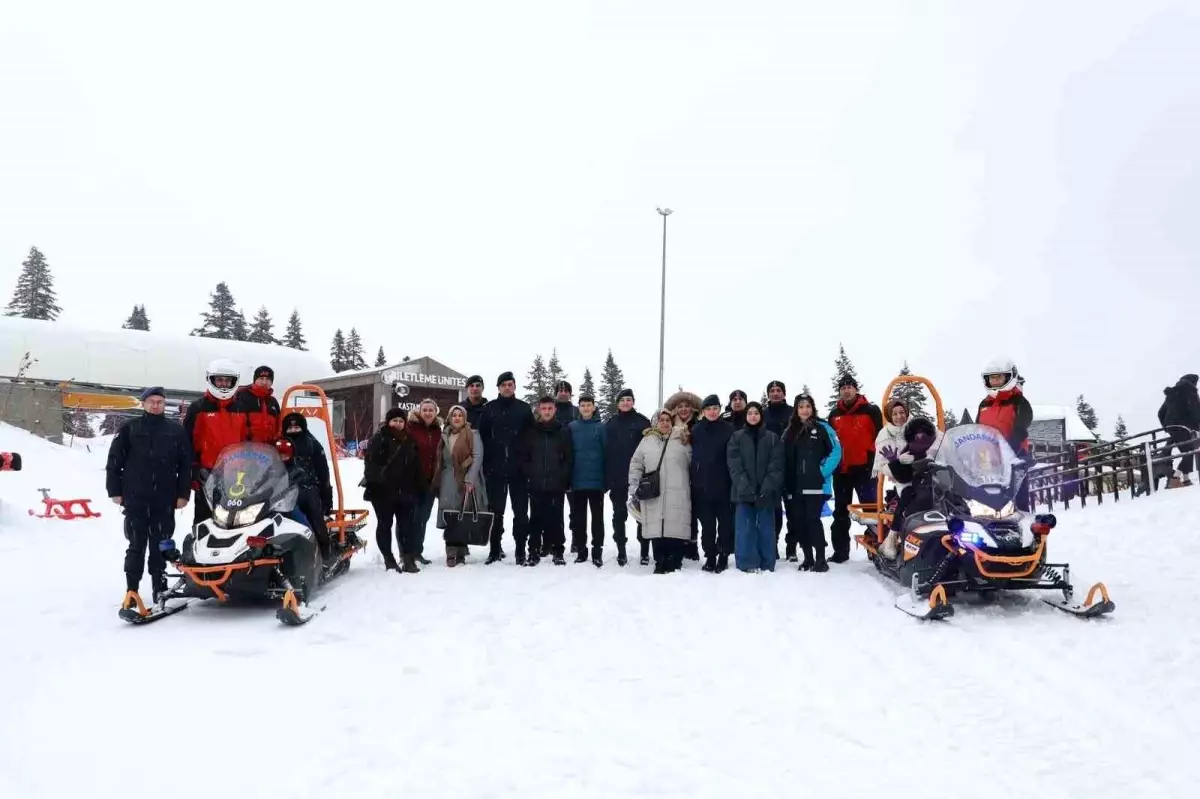 Şehit aileleri ve çocukları karın tadını jandarma ekipleriyle çıkardı