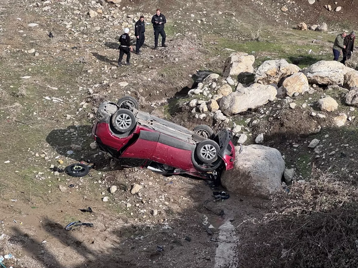 Şırnak'ta şarampole devrilen aracın sürücüsü ağır yaralandı