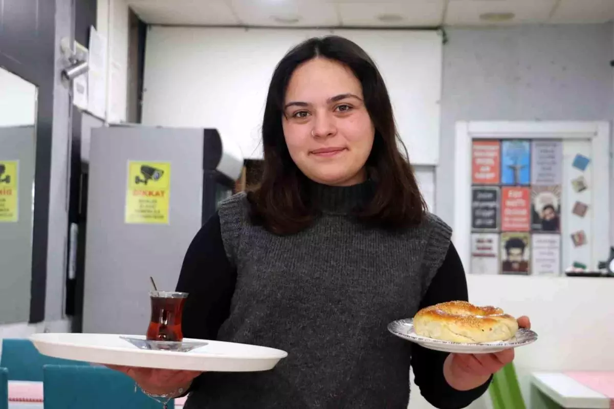 Sosyal medya yerine hayaline odaklandı, 3 sene çalışıp biriktirdiği para ile 18 yaşında kafe açtı