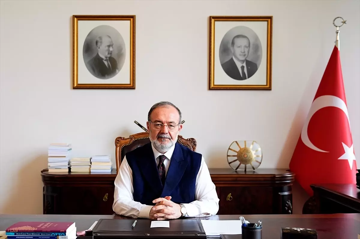 Türkiye Uluslararası İslam, Bilim ve Teknoloji Üniversitesi Rektörü Görmez, AA'nın 'Yılın Kareleri' oylamasına katıldı Açıklaması