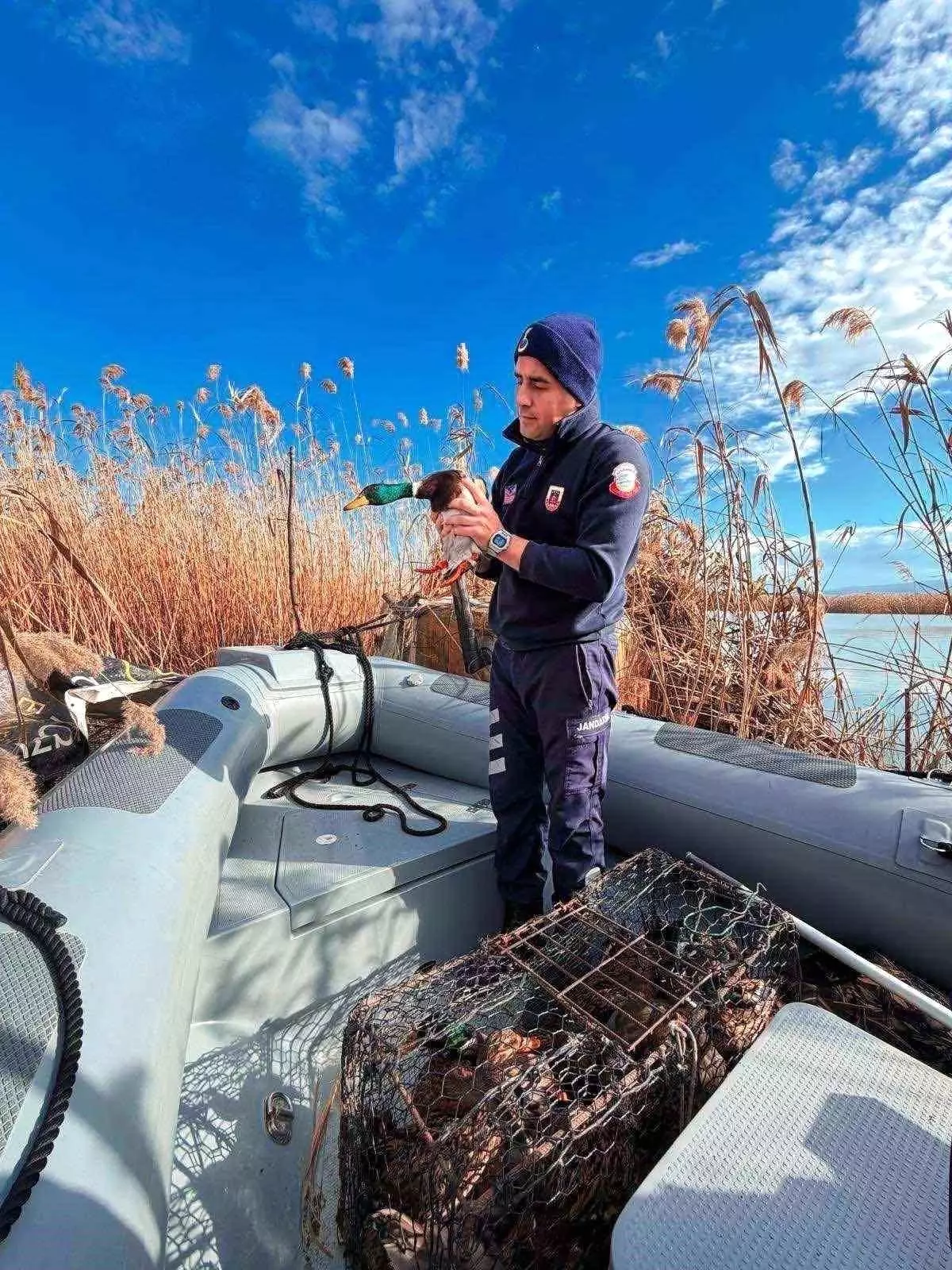 Uluabat Gölü'nde usulsüz avlananlara 431 bin TL ceza
