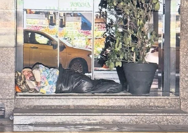 unlu isimlerin ugrak mekani evsiz mehmet e kaldi 19537069 8872 m