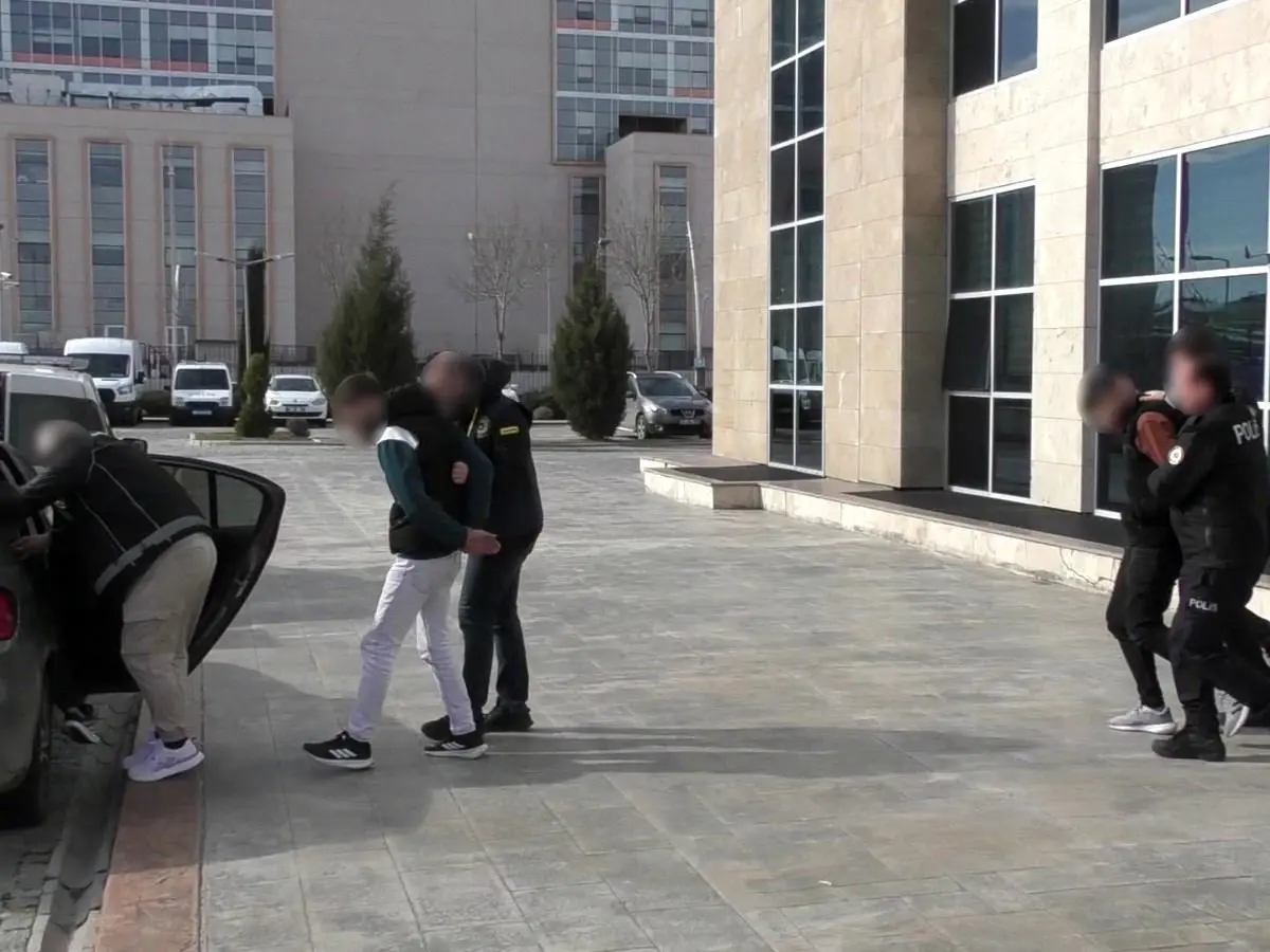 Uşak'ta uyuşturucu operasyonlarında 3 kişi tutuklandı