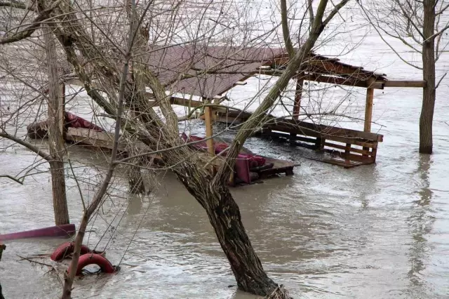 yesilirmak nehri nde su seviyesi 2 metreye ka 8 19535277 o