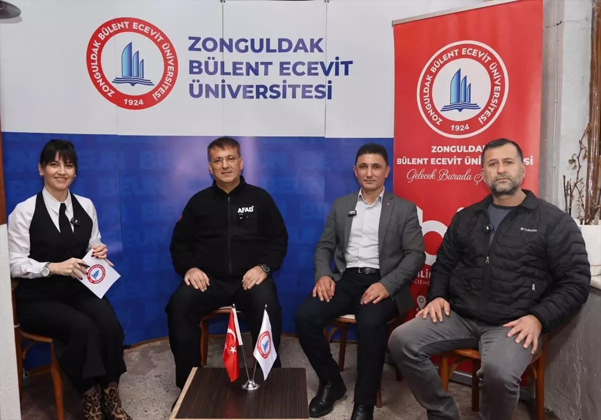 Zonguldak'ta "Bilim Kafe" etkinliğinde deprem bilinci ele alındı