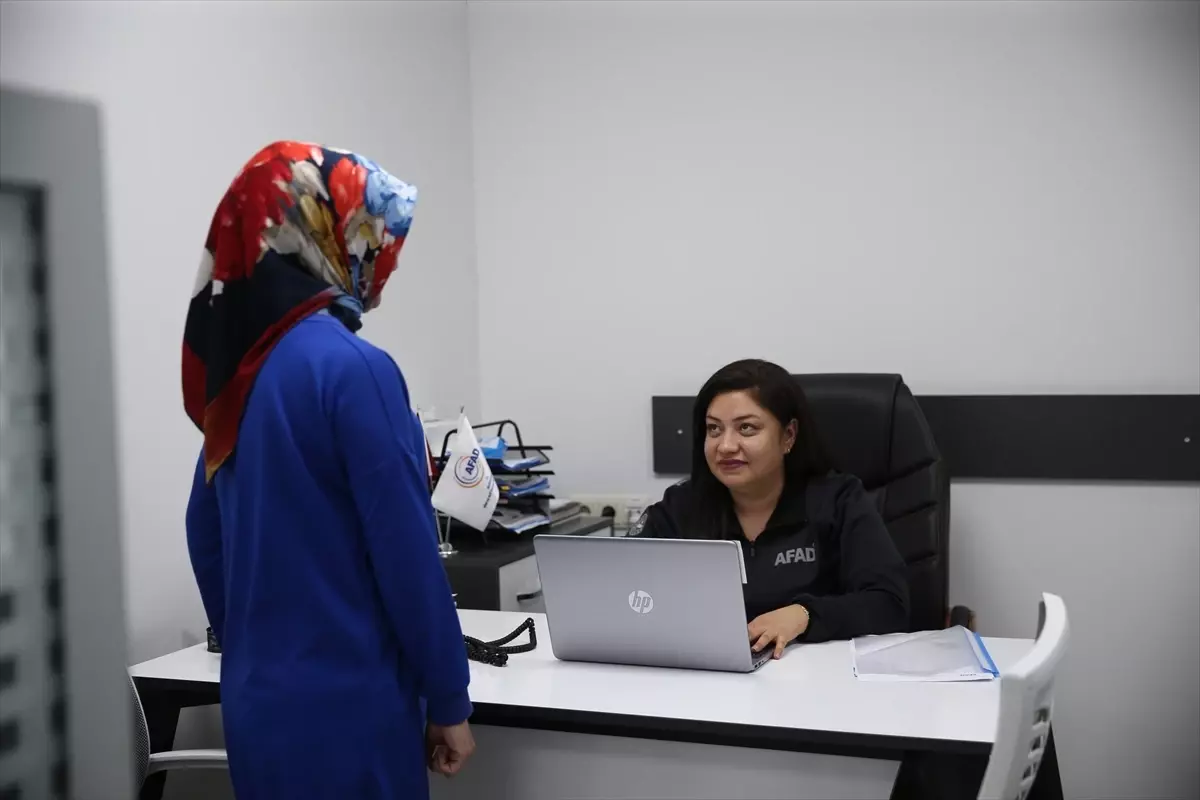 6 ŞUBAT DEPREMLERİNİN ÜÇÜNCÜ YILI - Depremde kaybettiği babasının izinden giden Buse, AFAD personeli oldu