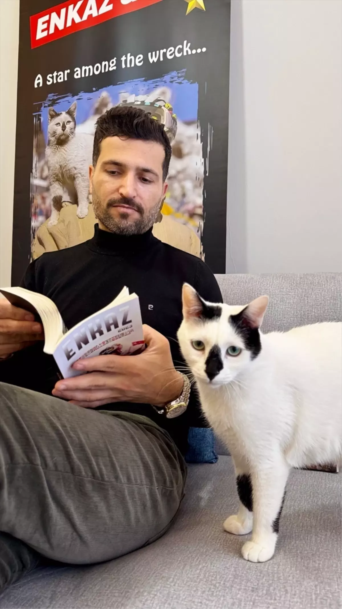 6 ŞUBAT DEPREMLERİNİN ÜÇÜNCÜ YILI - Enkazdan çıkararak sahiplendiği kedi ile dostluğunu kitaplaştırdı