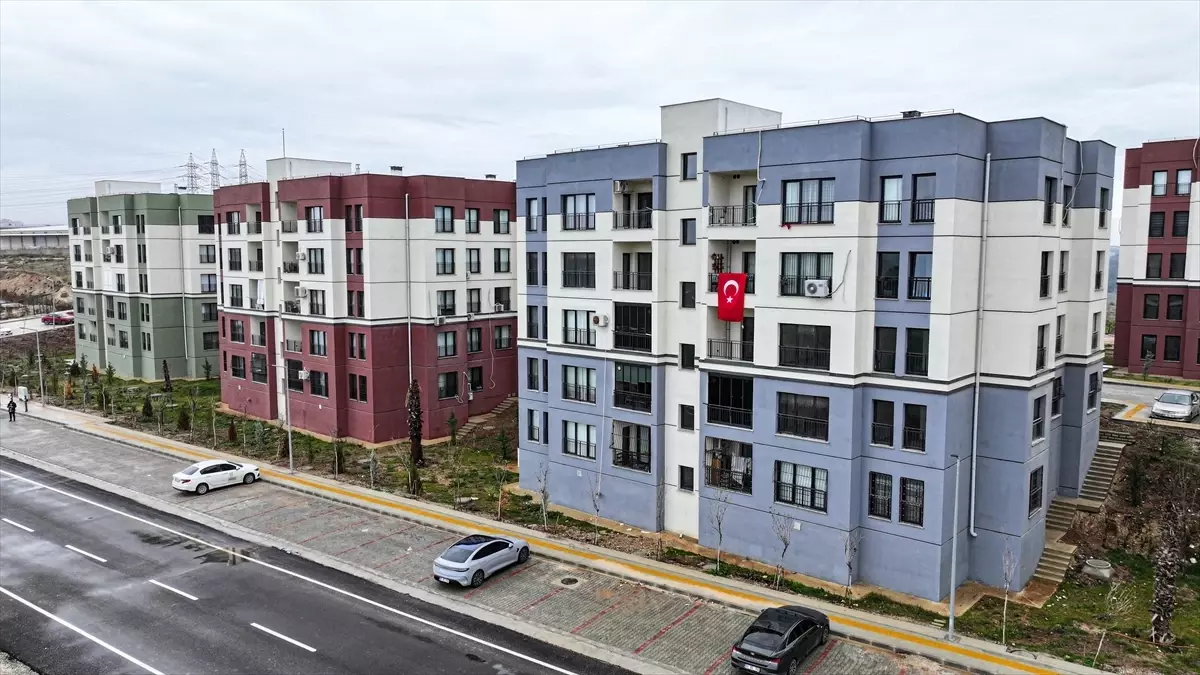 6 ŞUBAT DEPREMLERİNİN ÜÇÜNCÜ YILI - Yeni yuvalarına kavuşan depremzedeler geleceğe daha güvenli bakıyor