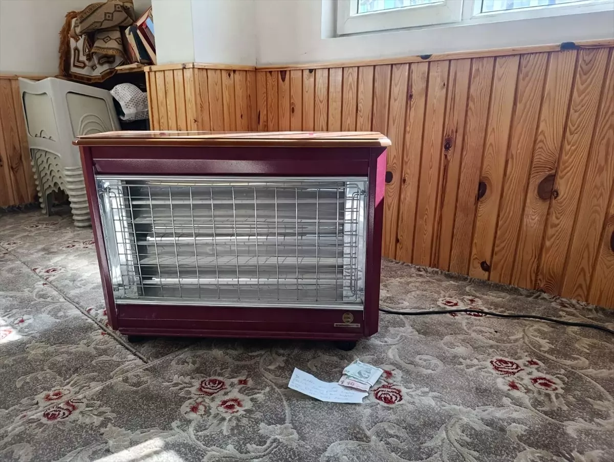 Adıyaman'da bir kişi camide izinsiz kullandığı ısıtıcının yanına bir miktar para bıraktı