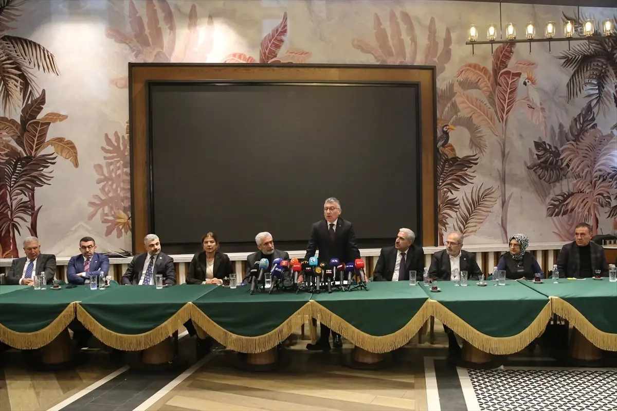 AK Parti Grup Başkanı Abdullah Güler, Diyarbakır'da basın mensuplarıyla bir araya geldi Açıklaması