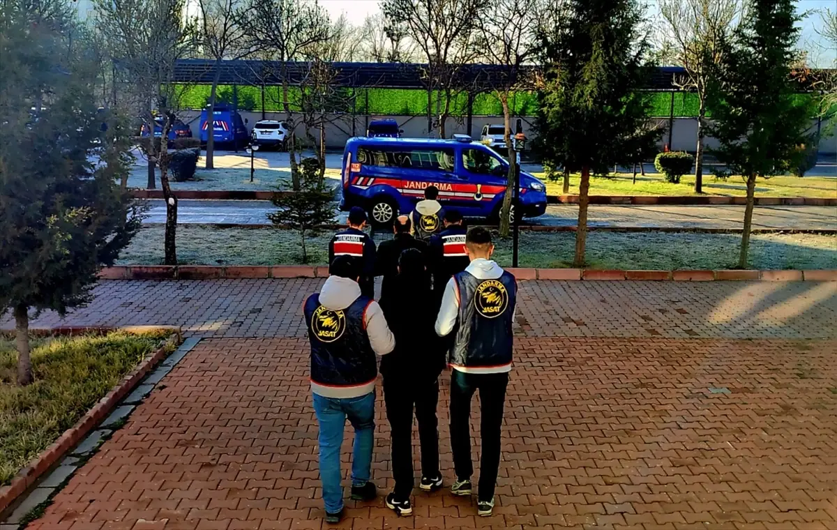 Aksaray'da aranan 2 firari hükümlü yakalandı