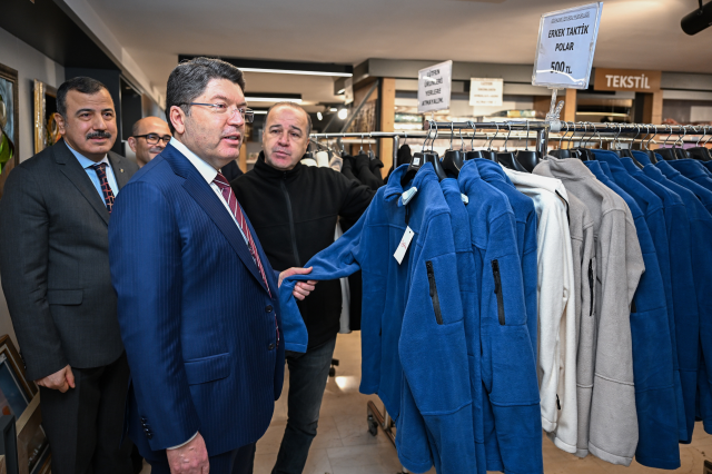 bakan tunc vatandaslarla birlikte alisveris yapti 19541539 1317 m